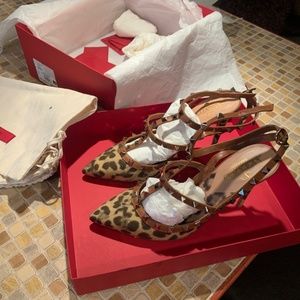 Valentino shoes in excellent condition look at the photos, the bottom of the sho